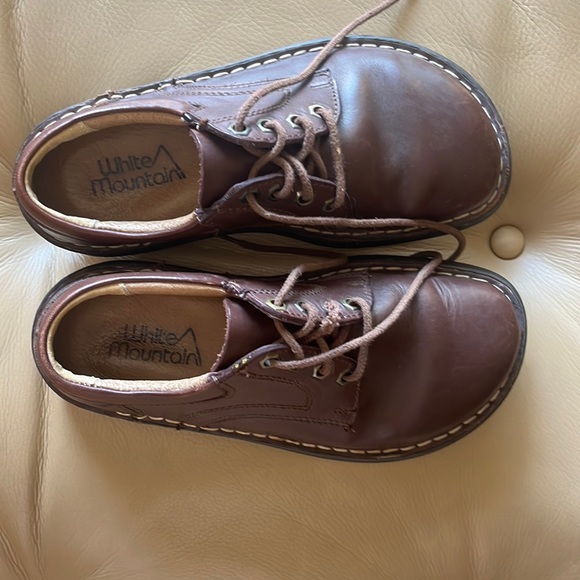 White Mountain Shoes - 6 1/2 cutest brown shoes